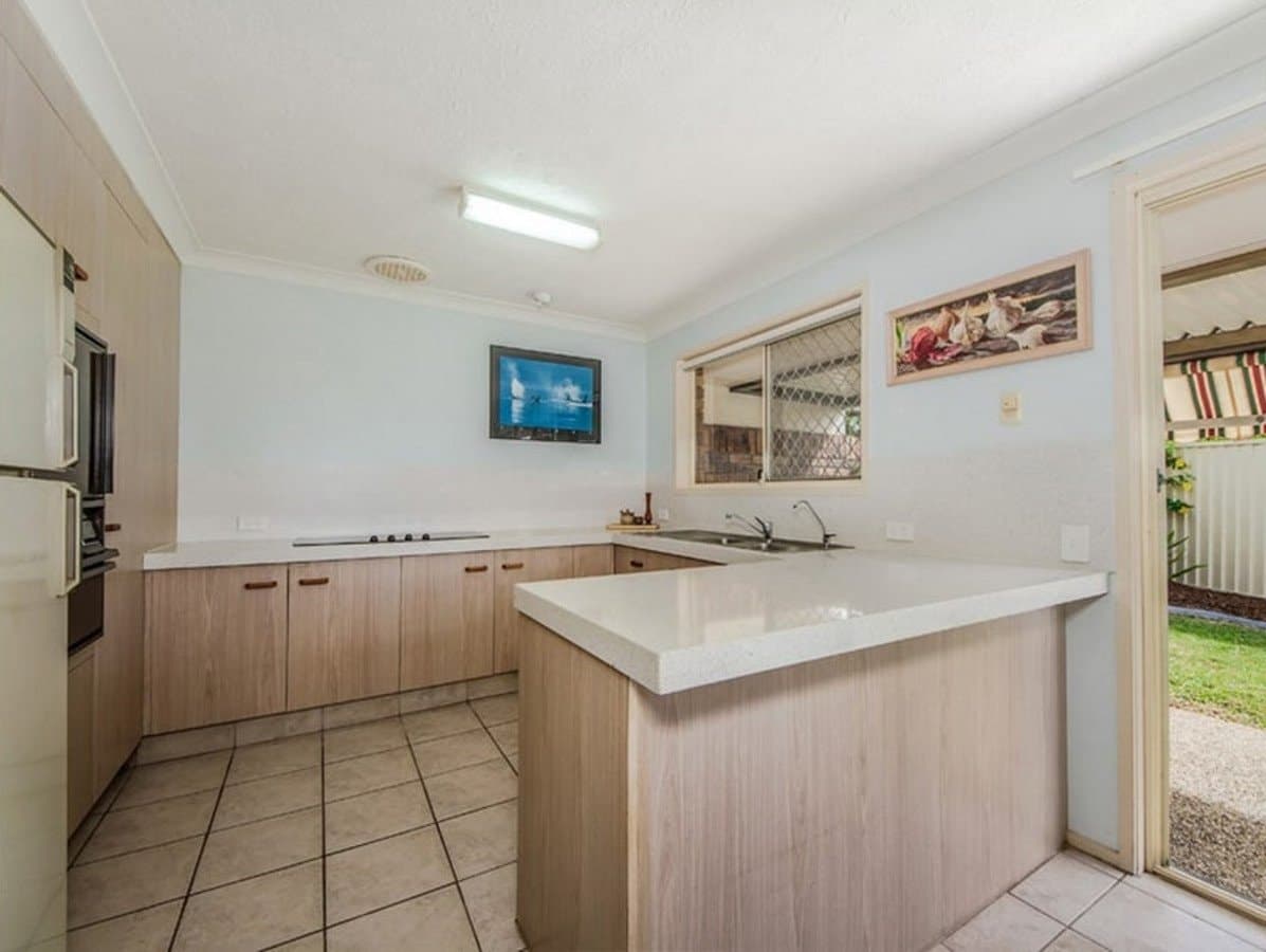 2/13 Elwood Court, Burleigh Waters QLD 4220, Burleigh Waters Property Image - Thumbnail 4