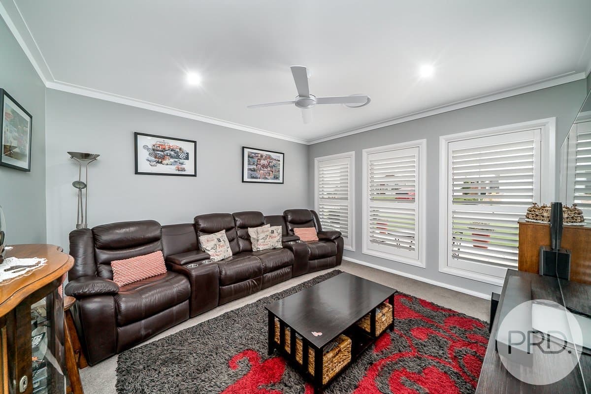17 Turramia Crescent, GOBBAGOMBALIN NSW 2650, Gobbagombalin - Thumbnail 2