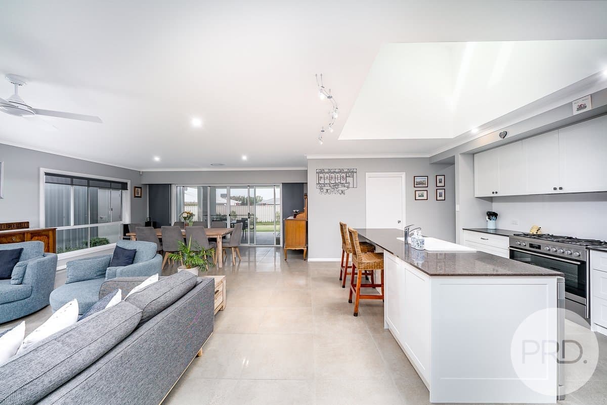 17 Turramia Crescent, GOBBAGOMBALIN NSW 2650, Gobbagombalin - Thumbnail 3