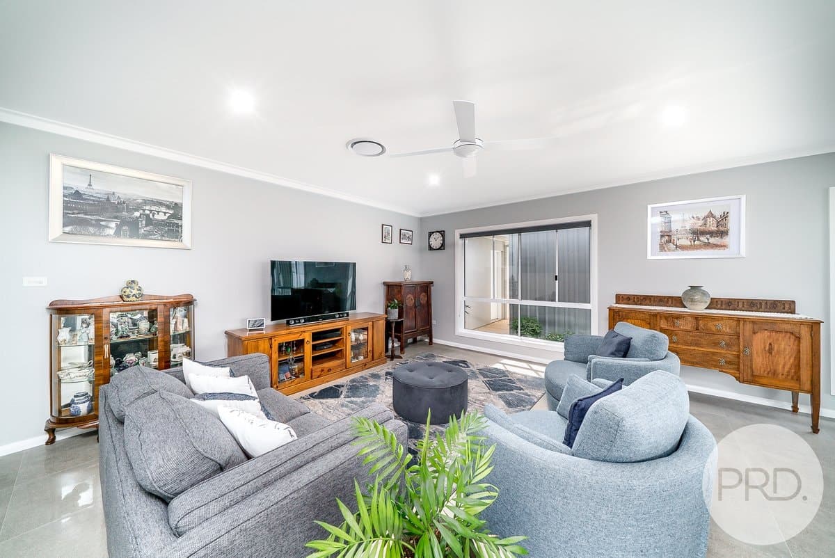 17 Turramia Crescent, GOBBAGOMBALIN NSW 2650, Gobbagombalin - Thumbnail 5