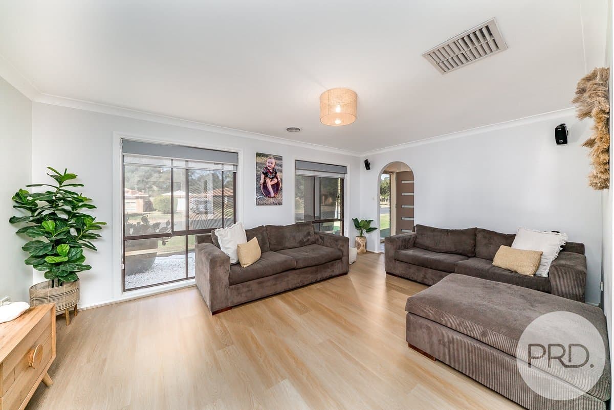 15 Tura Place, GLENFIELD PARK NSW 2650, Glenfield Park - Thumbnail 2