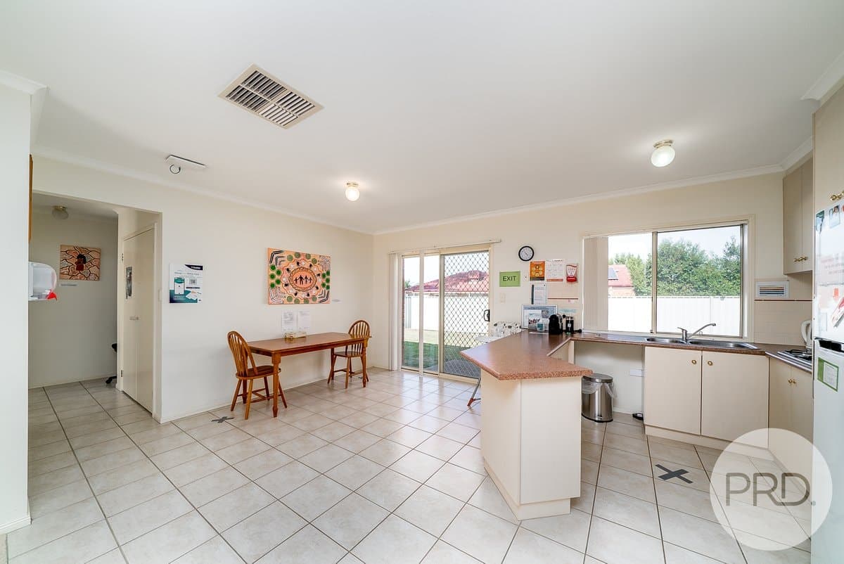54 Yentoo Drive, GLENFIELD PARK NSW 2650, Glenfield Park - Thumbnail 4