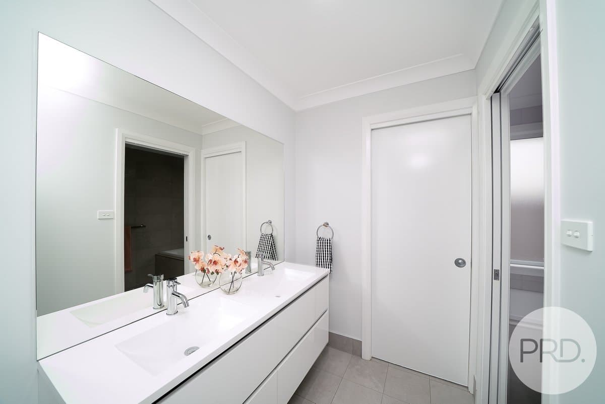 16 Bondi Crescent, GOBBAGOMBALIN NSW 2650, Gobbagombalin - Thumbnail 5