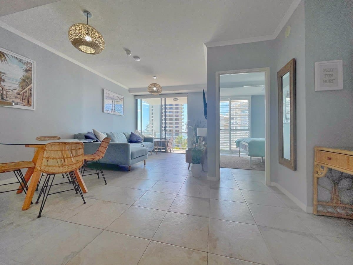1041/1 Ocean Street, Burleigh Heads QLD 4220, Burleigh Heads Property Image - Thumbnail 3