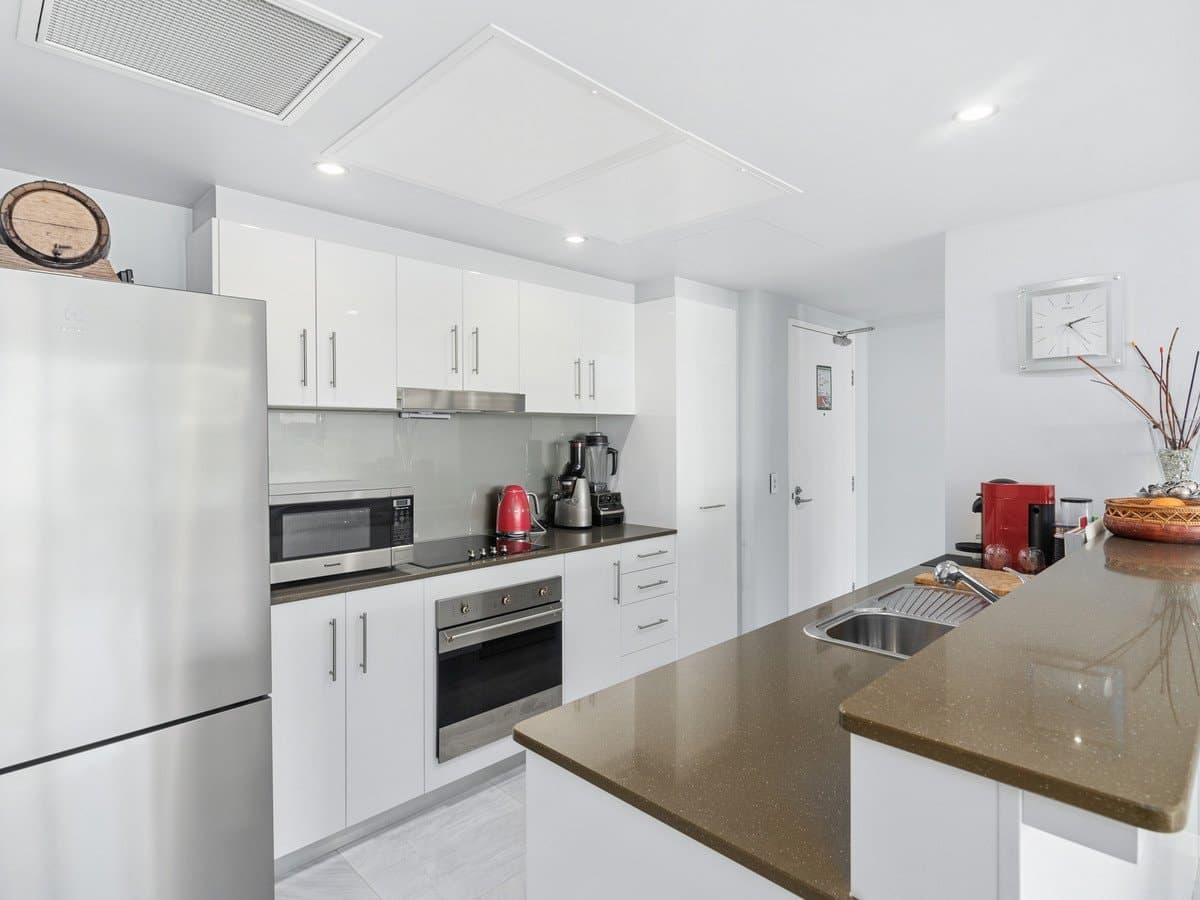 2060/1 Ocean Street, Burleigh Heads QLD 4220, Burleigh Heads Property Image - Thumbnail 8