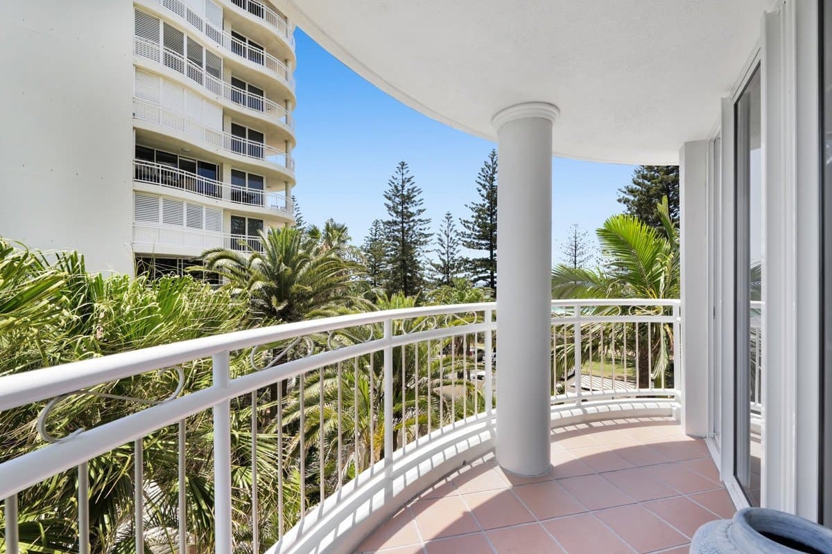 402/220 The Esplanade, Burleigh Heads QLD 4220, Burleigh Heads Property Image - Thumbnail 6