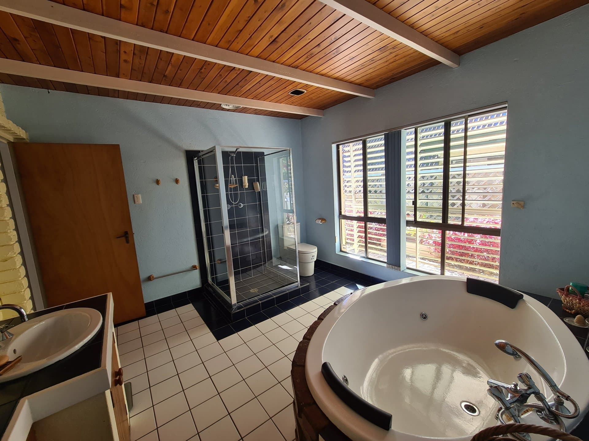 77 MALPAS Street, BOYNE ISLAND QLD 4680, Boyne Island - Thumbnail 4
