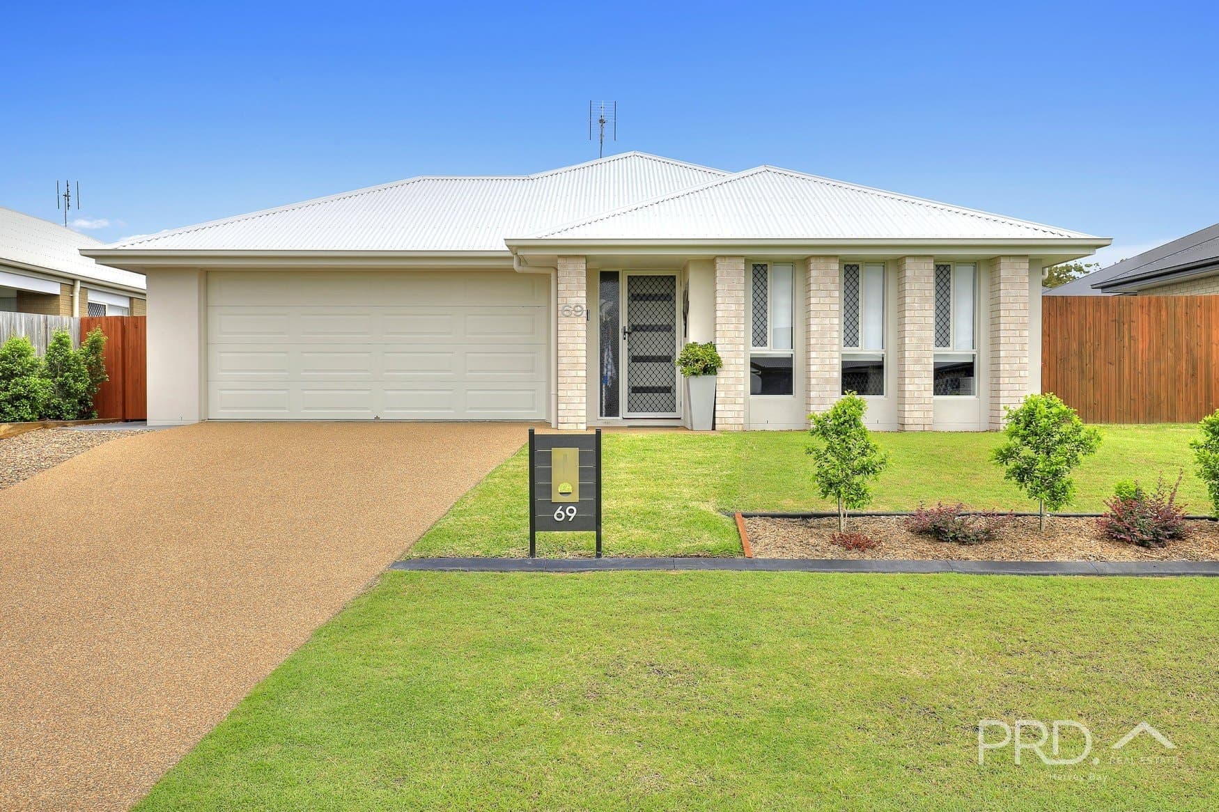 69
                Bradman
                Way
            
            
            
            urangan
            
            
            QLD,
            4655, Urangan - Image 1