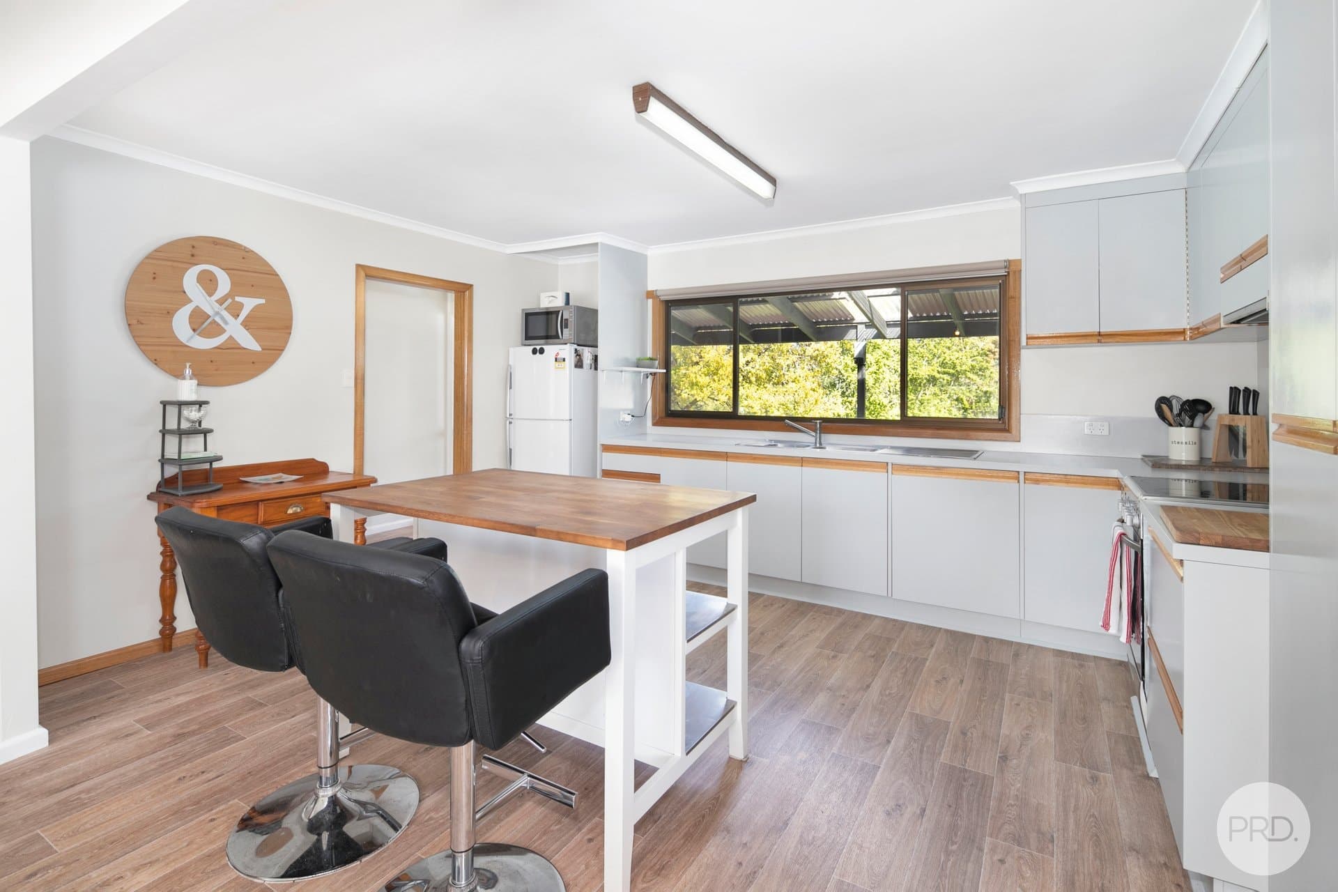 35
                Moore
                Street
            
            
            
            creswick
            
            
            VIC,
            3363, Creswick - Thumbnail 4