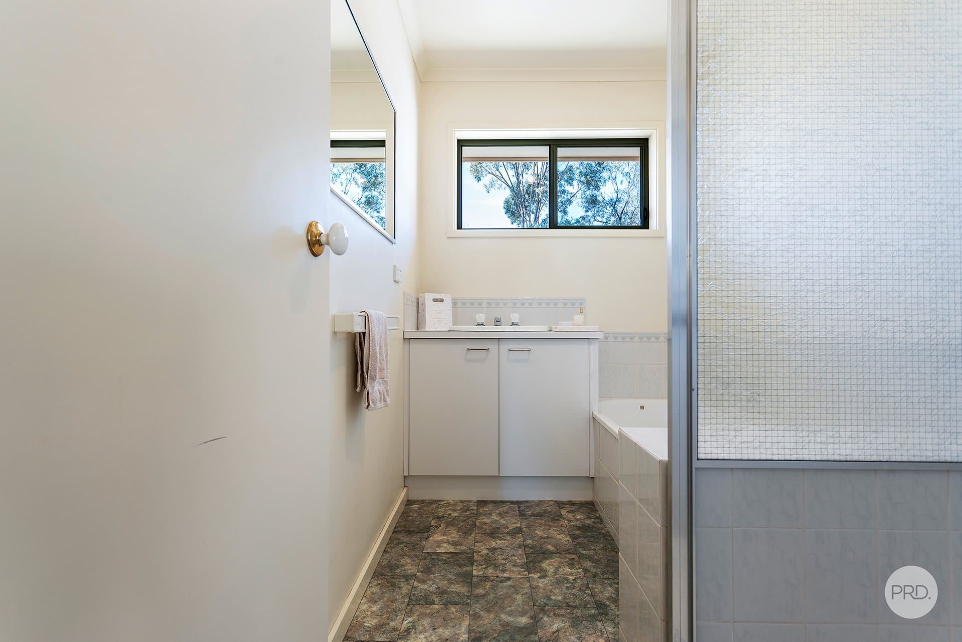1
                Roycroft
                Court
            
            
            
            kangaroo flat
            
            
            VIC,
            3555, Kangaroo Flat - Thumbnail 5