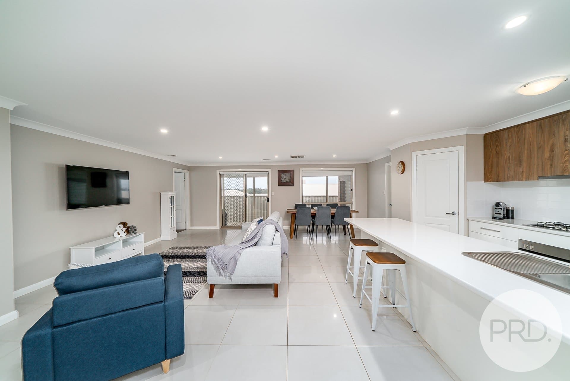 25
                Maitland
                Drive
            
            
            
            estella
            
            
            NSW,
            2650, Estella - Thumbnail 2