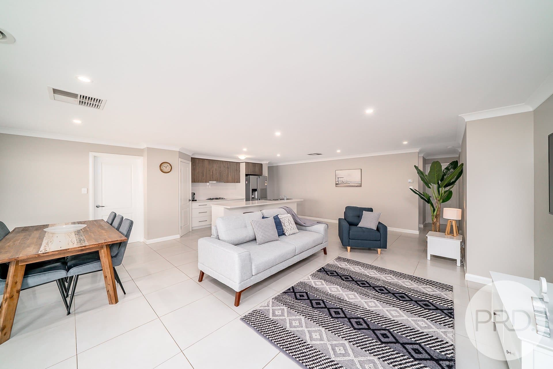 25
                Maitland
                Drive
            
            
            
            estella
            
            
            NSW,
            2650, Estella - Thumbnail 3