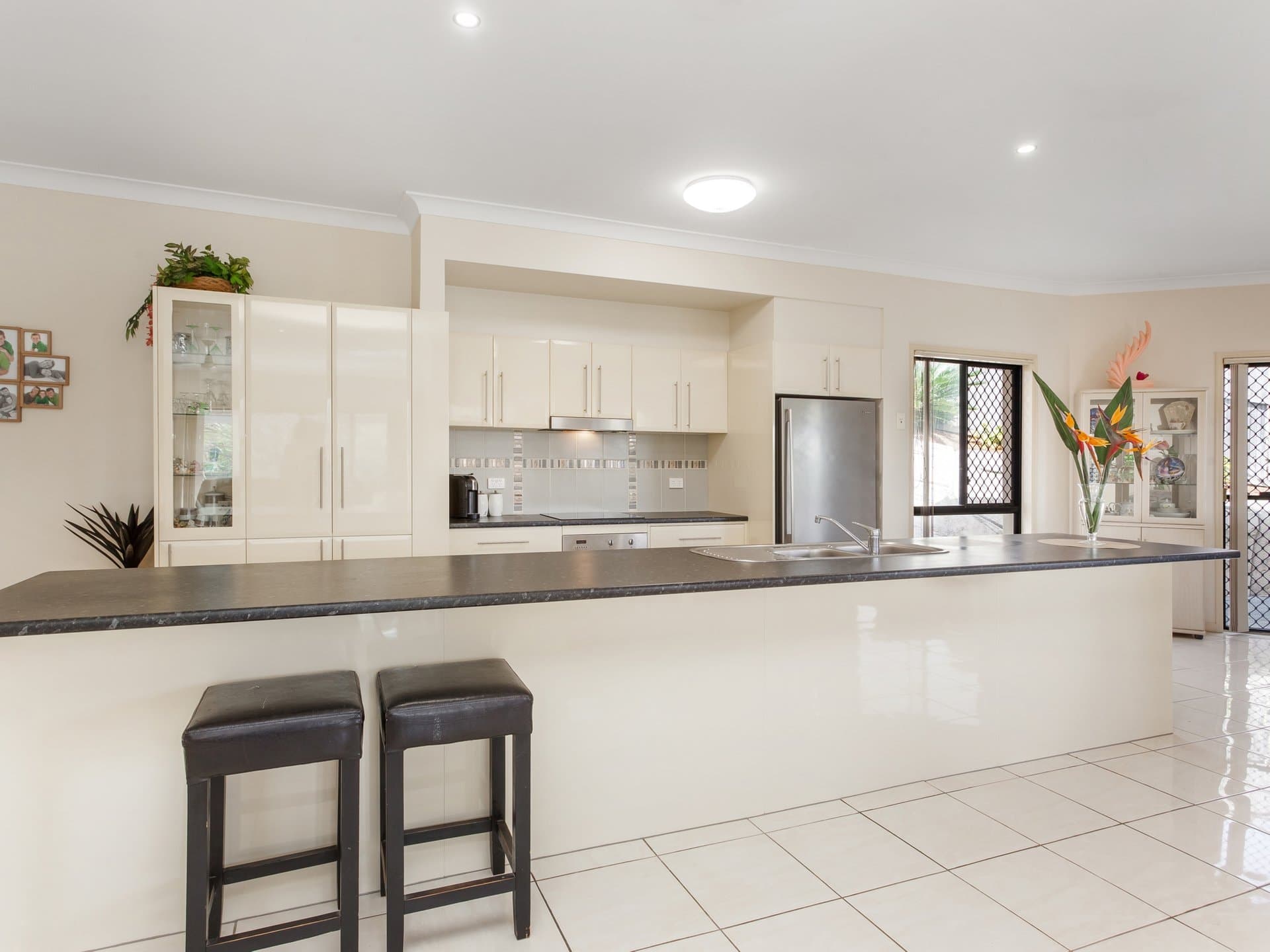 9 Tiarnna Close, BURLEIGH HEADS QLD 4220, Burleigh Heads - Thumbnail 4