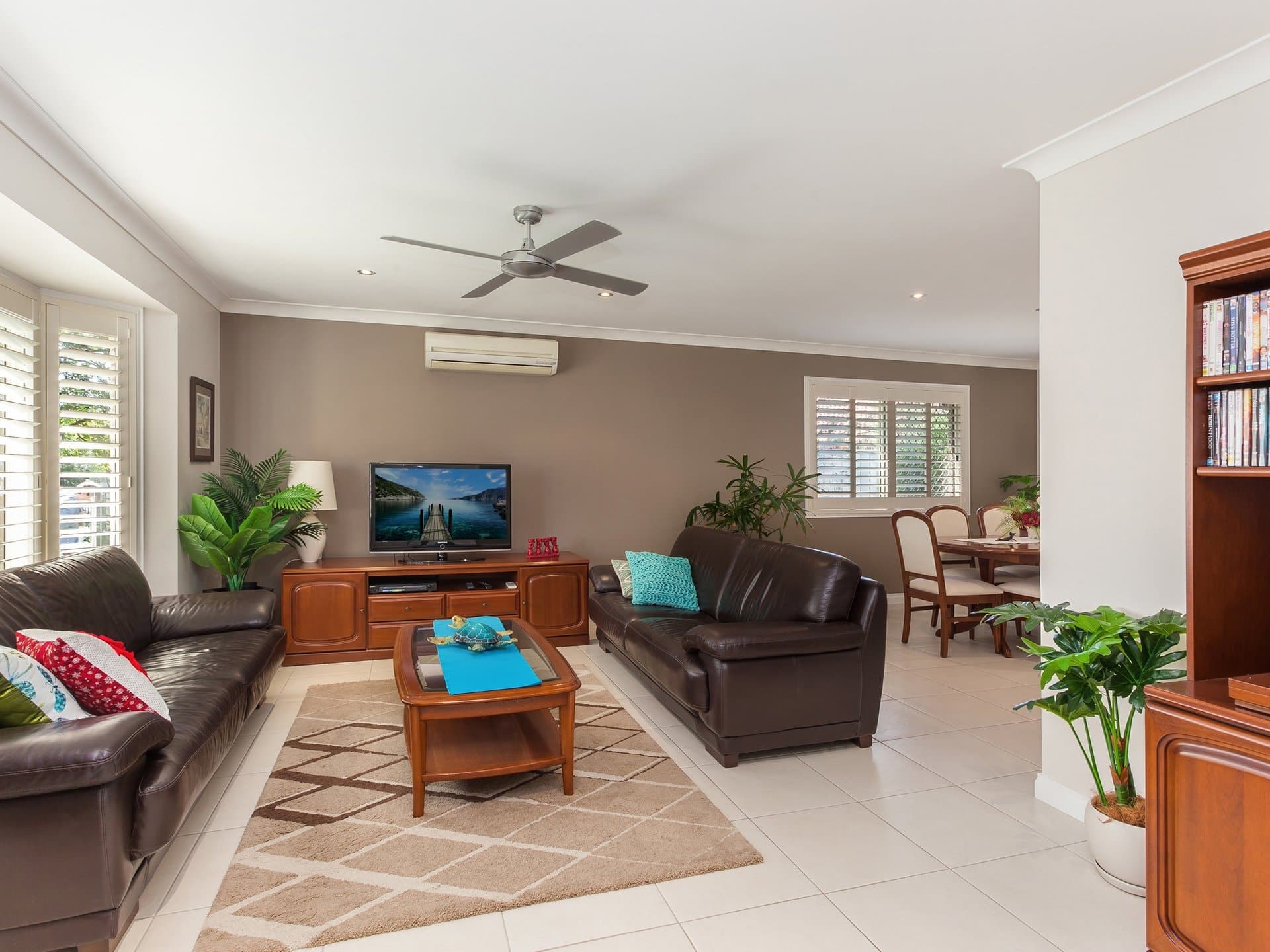19
                Trinity
                Place
            
            
            
            robina
            
            
            QLD,
            4226, Robina - Thumbnail 8