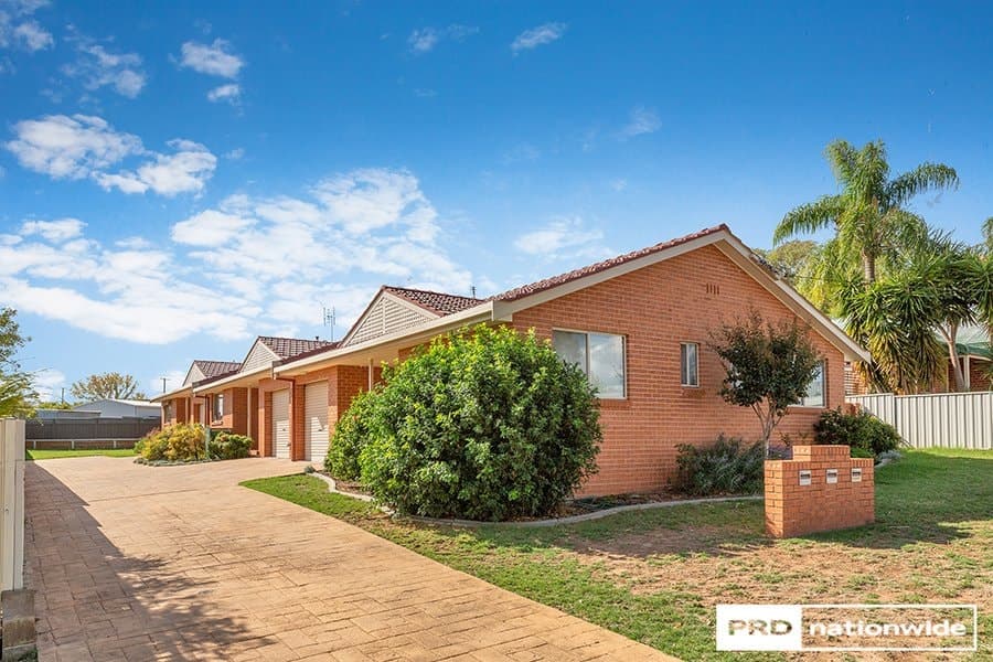 10 Curlew Crescent, TAMWORTH NSW 2340, Tamworth - Image 1