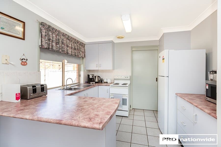 10 Curlew Crescent, TAMWORTH NSW 2340, Tamworth - Thumbnail 4