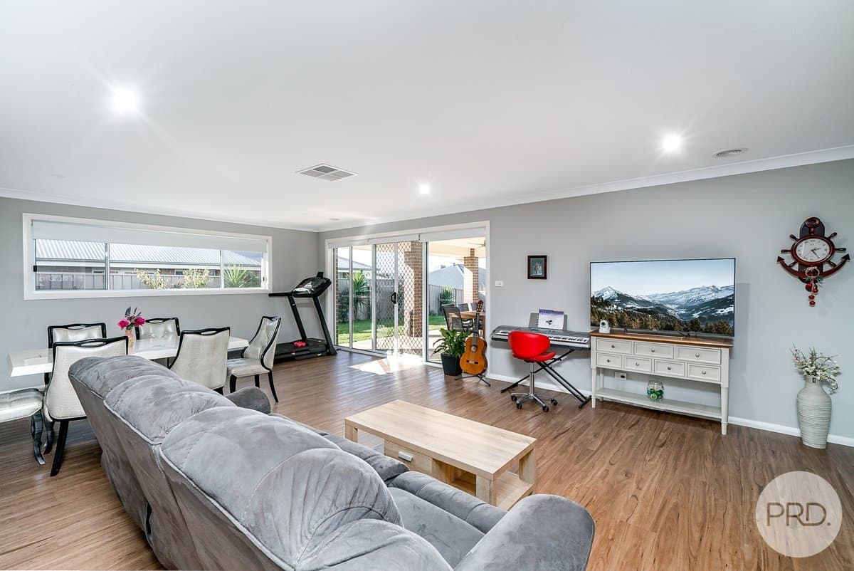 21 Waterhouse Avenue, LLOYD NSW 2650, Lloyd - Thumbnail 5