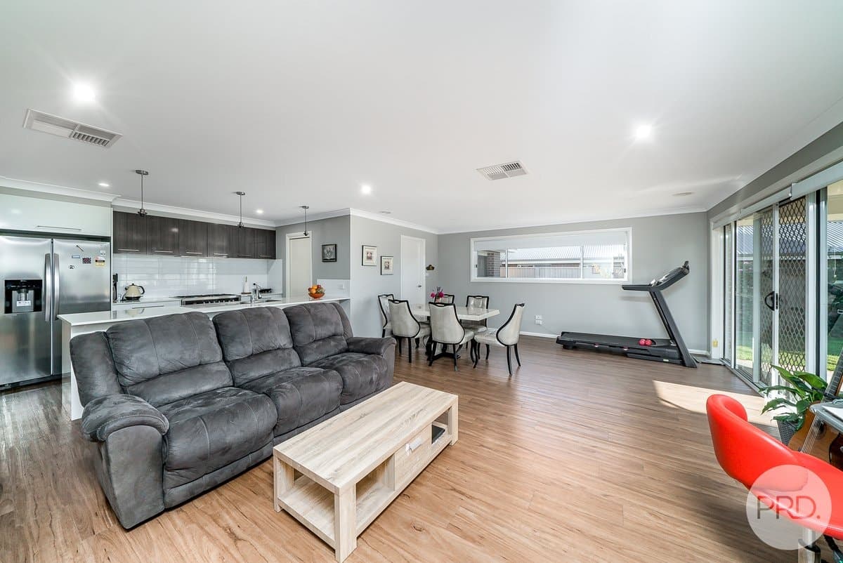 21 Waterhouse Avenue, LLOYD NSW 2650, Lloyd - Thumbnail 6