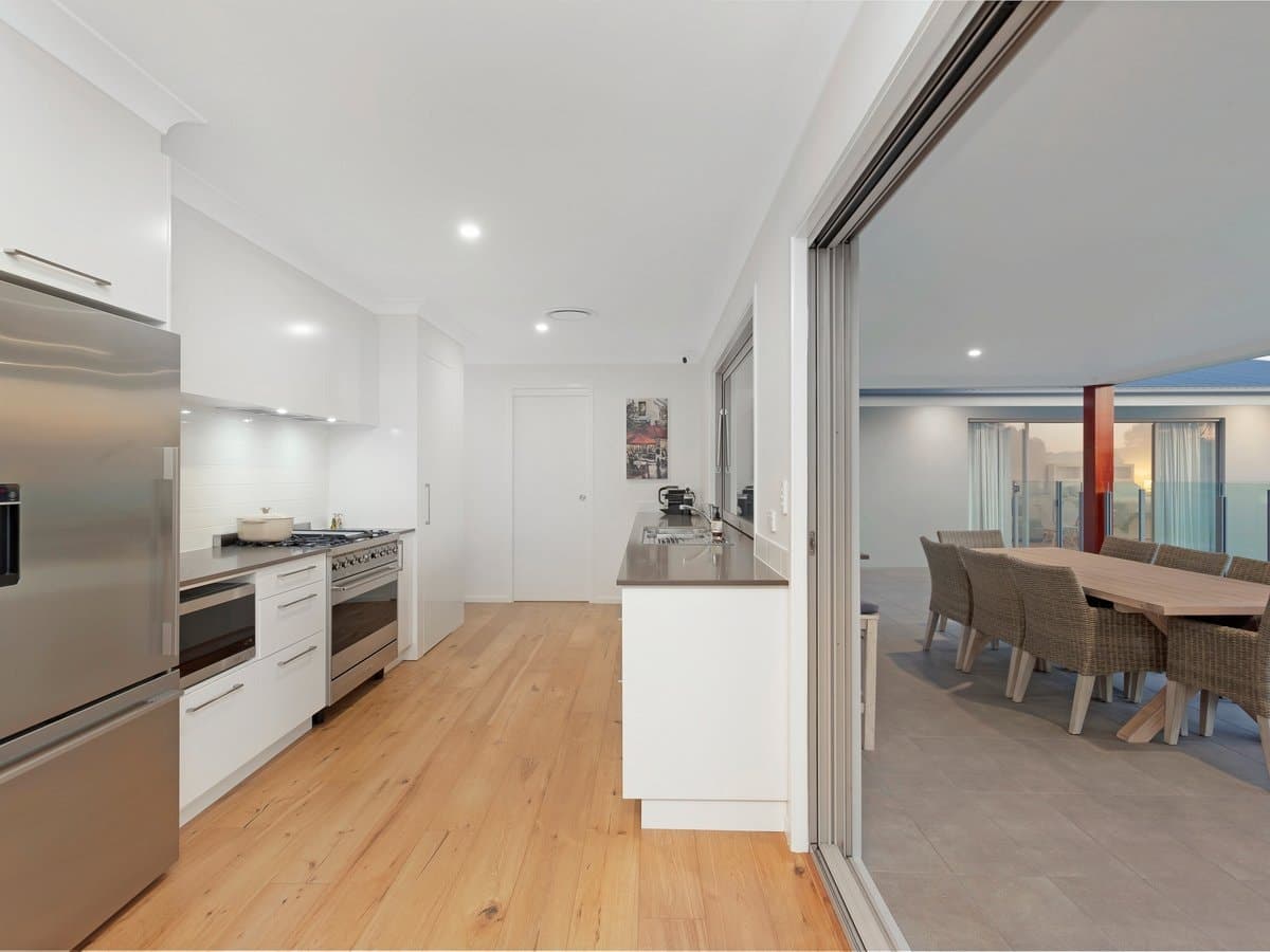 4 Spoonbill Court, BURLEIGH WATERS QLD 4220, Burleigh Waters - Thumbnail 7