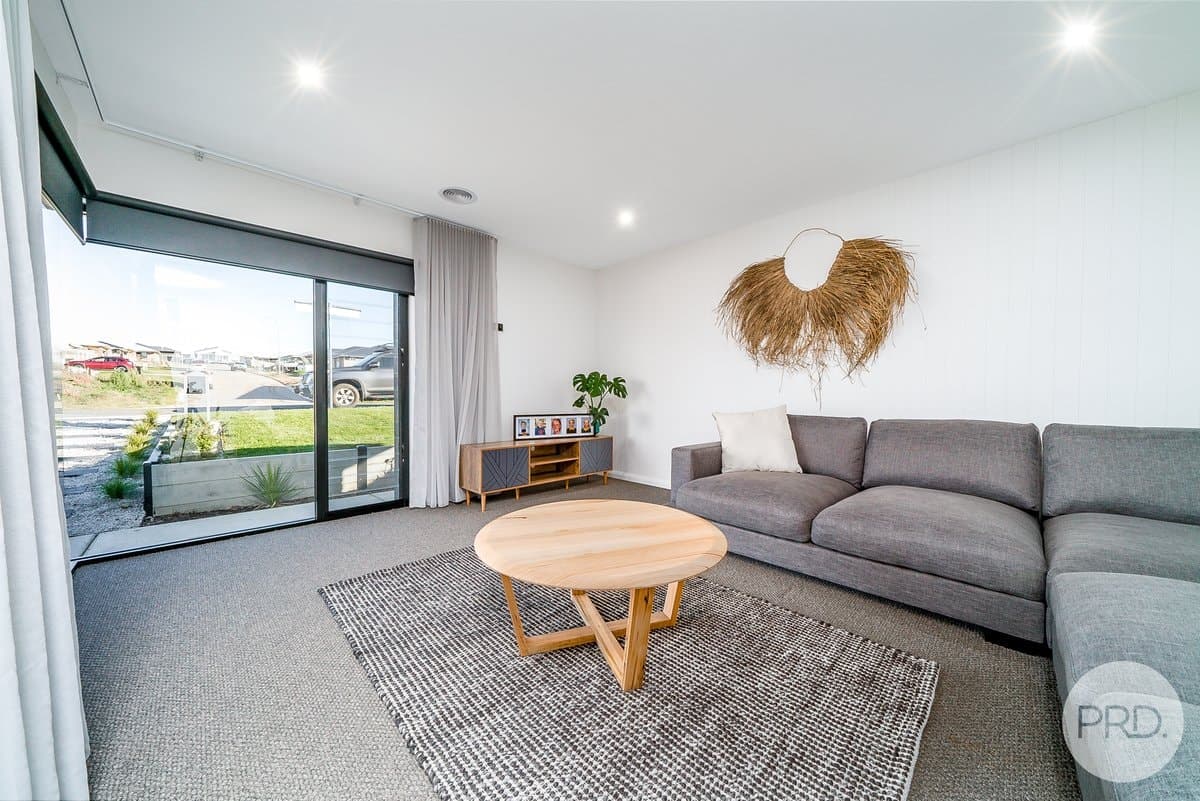 37 Gasnier Loop, BOOROOMA NSW 2650, Boorooma - Thumbnail 2