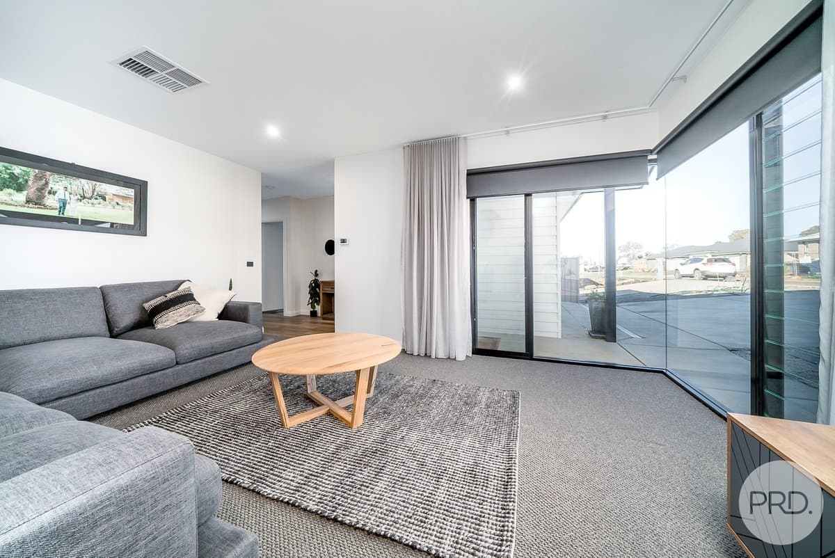 37 Gasnier Loop, BOOROOMA NSW 2650, Boorooma - Thumbnail 3