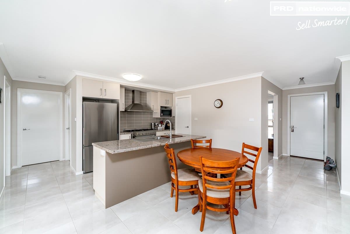 5 Barmedman Avenue, GOBBAGOMBALIN NSW 2650, Gobbagombalin - Thumbnail 2