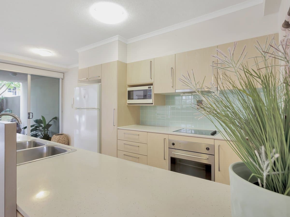 6101/12 Executive Drive, BURLEIGH WATERS QLD 4220, Burleigh Waters - Thumbnail 2
