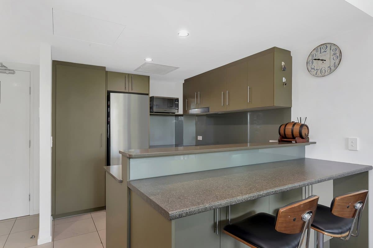Unit 1036/1 Ocean St, BURLEIGH HEADS QLD 4220, Burleigh Heads - Thumbnail 3
