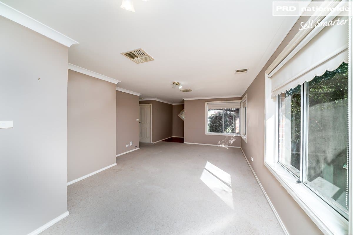 5 Jarrah Place, GLENFIELD PARK NSW 2650, Glenfield Park - Thumbnail 4