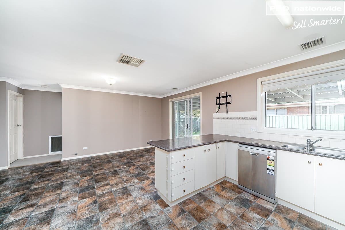 5 Jarrah Place, GLENFIELD PARK NSW 2650, Glenfield Park - Thumbnail 8
