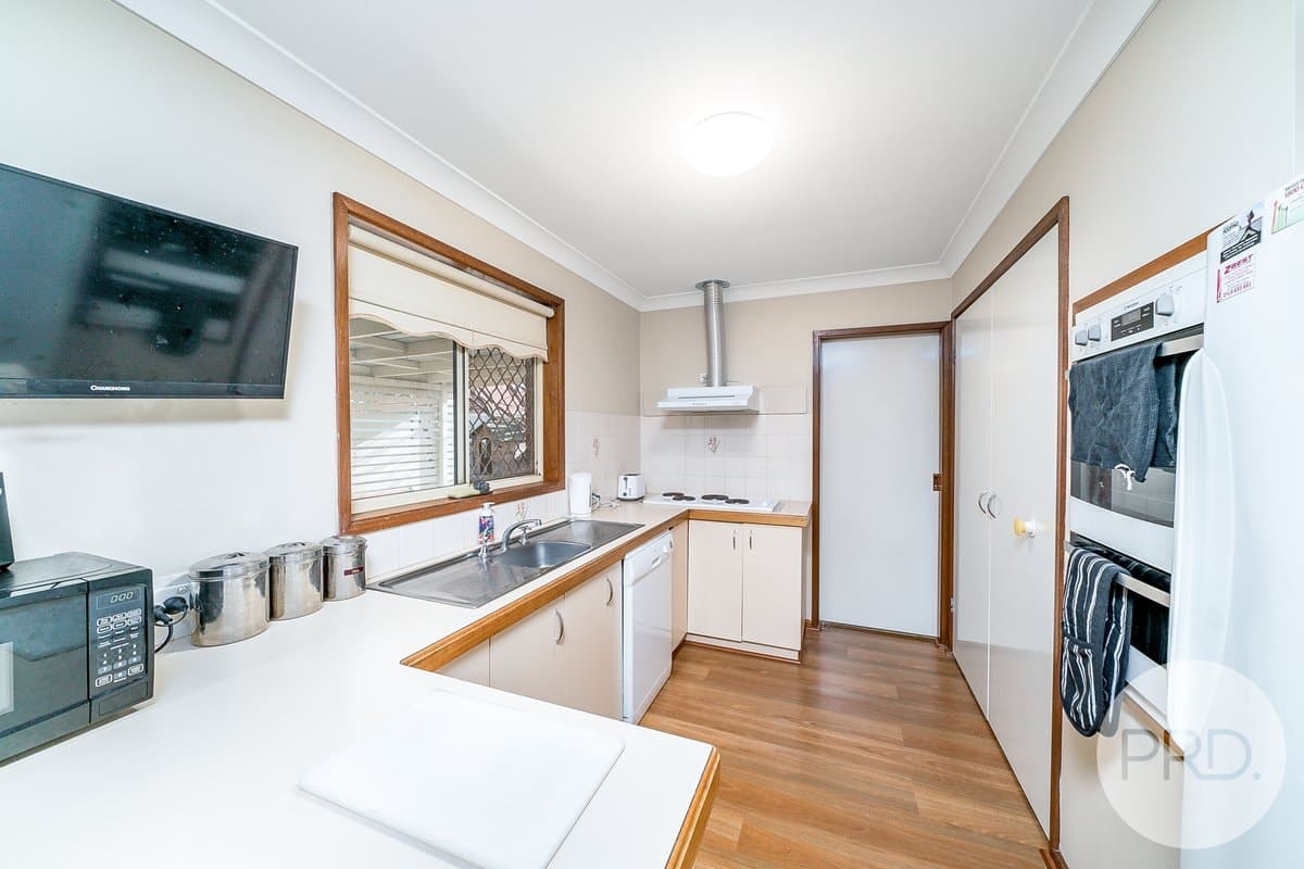 11 Bamarook Crescent, GLENFIELD PARK NSW 2650, Glenfield Park - Thumbnail 2