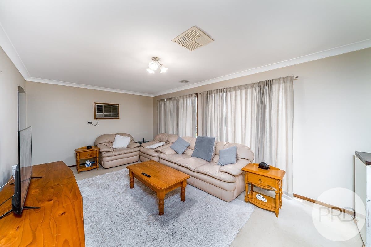 11 Bamarook Crescent, GLENFIELD PARK NSW 2650, Glenfield Park - Thumbnail 3