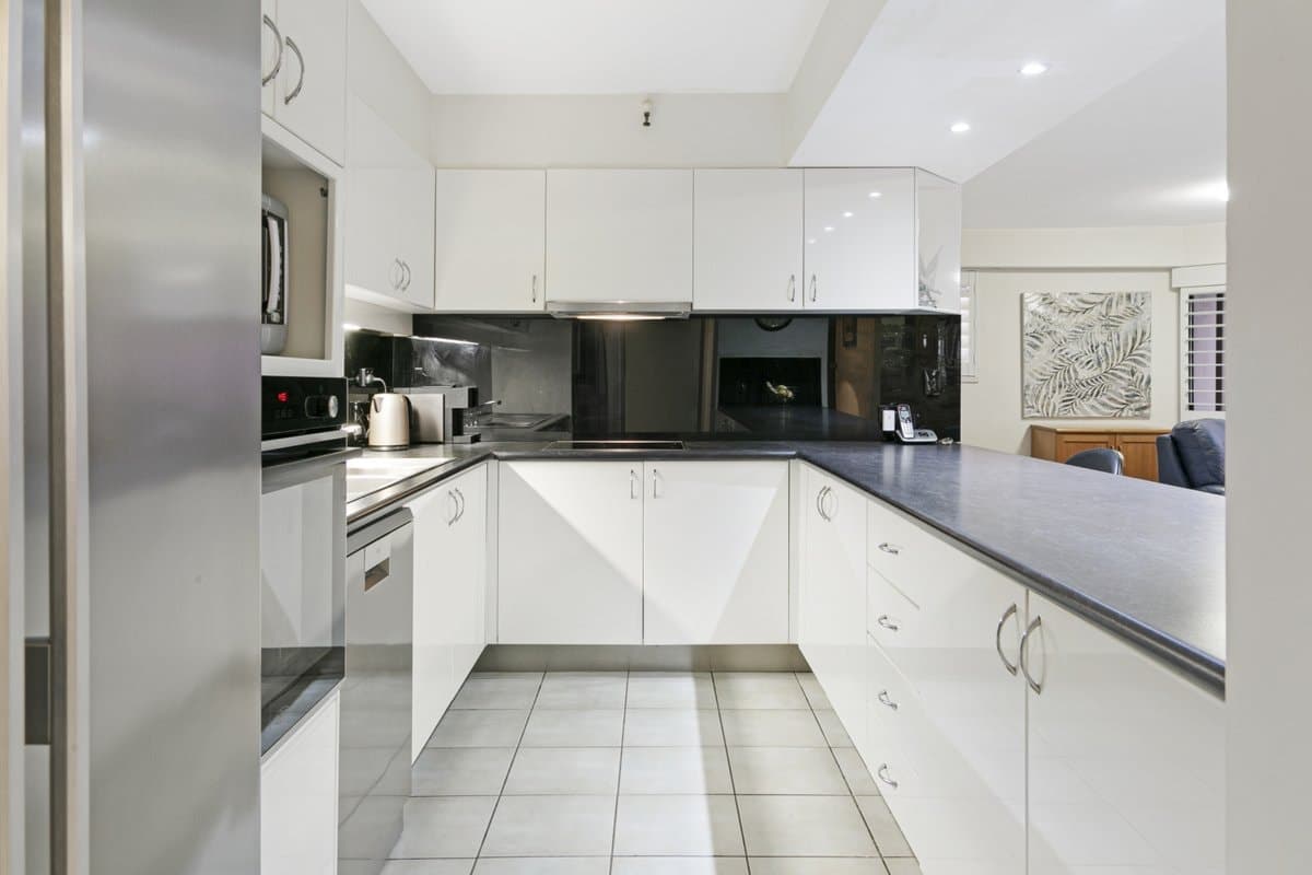 3/146 The Esplanade, BURLEIGH HEADS QLD 4220, Burleigh Heads Property Image - Thumbnail 8