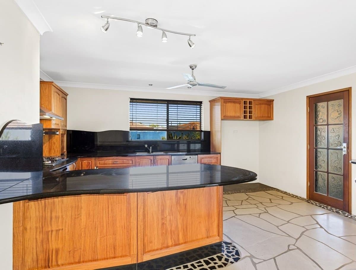6 Dotterel Drive, BURLEIGH WATERS QLD 4220, Burleigh Waters - Thumbnail 6