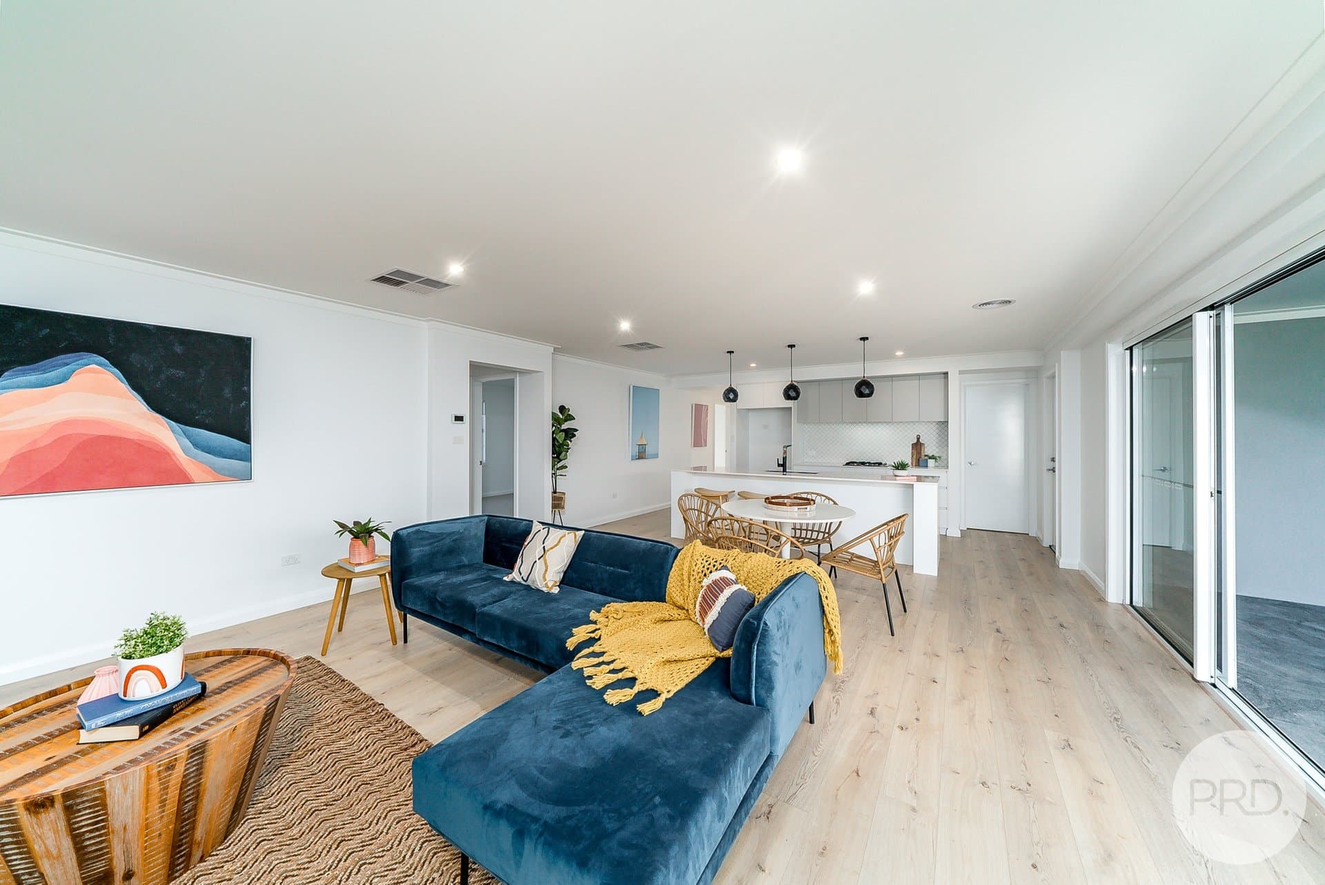 13
                Wiveon
                Street
            
            
            
            gobbagombalin
            
            
            NSW,
            2650, Gobbagombalin - Thumbnail 2
