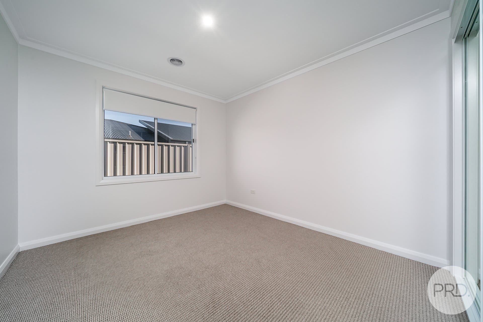 13
                Wiveon
                Street
            
            
            
            gobbagombalin
            
            
            NSW,
            2650, Gobbagombalin - Thumbnail 3