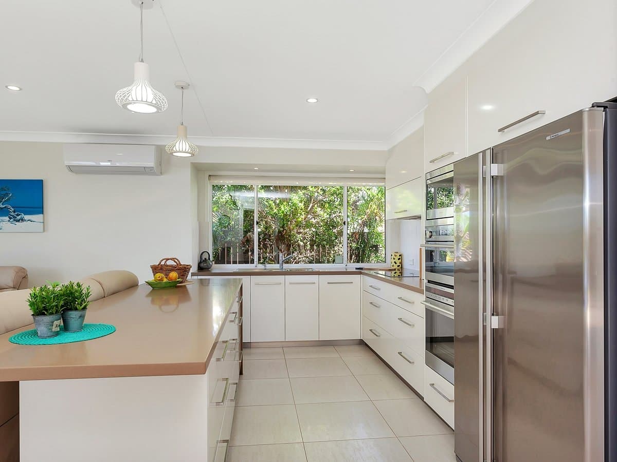 88 Honeyeater Drive, BURLEIGH WATERS QLD 4220, Burleigh Waters - Thumbnail 4
