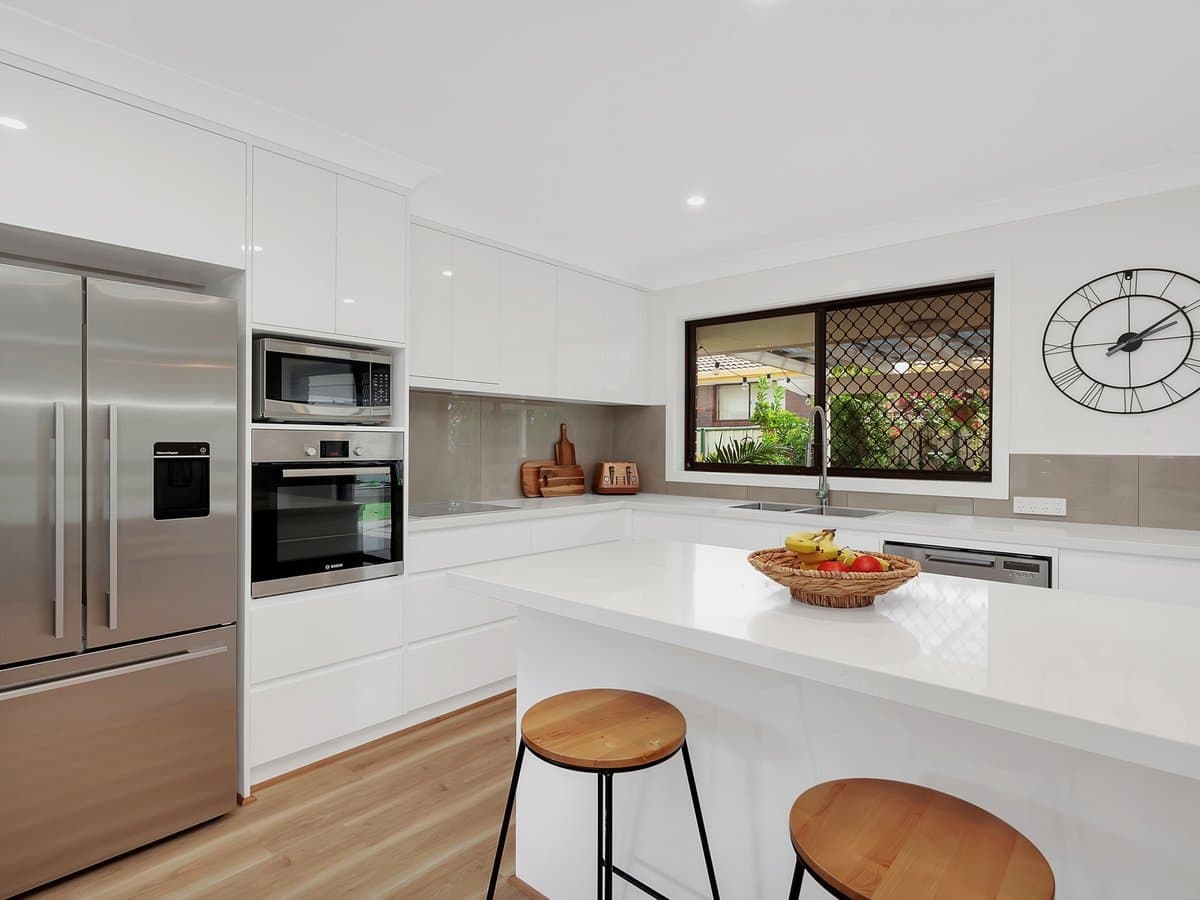 2 Oakland Court, BURLEIGH WATERS QLD 4220, Burleigh Waters - Thumbnail 2