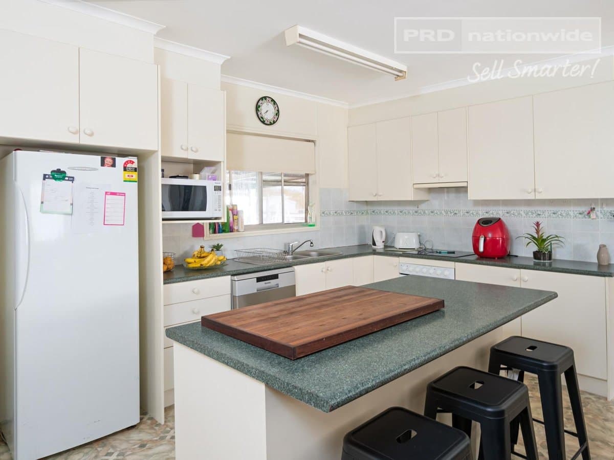 10 Ferrier Street, LOCKHART NSW 2656, Lockhart - Thumbnail 5