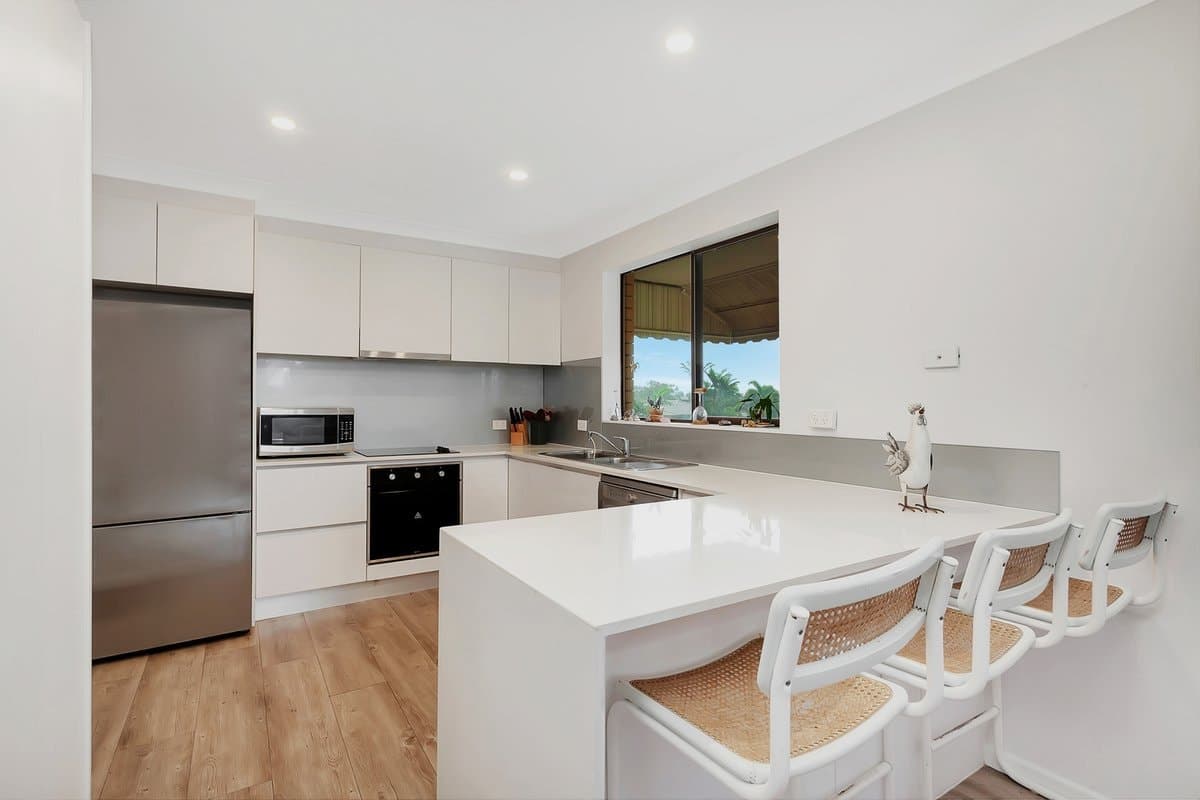 17 Honeyeater Drive, BURLEIGH WATERS QLD 4220, Burleigh Waters - Thumbnail 4