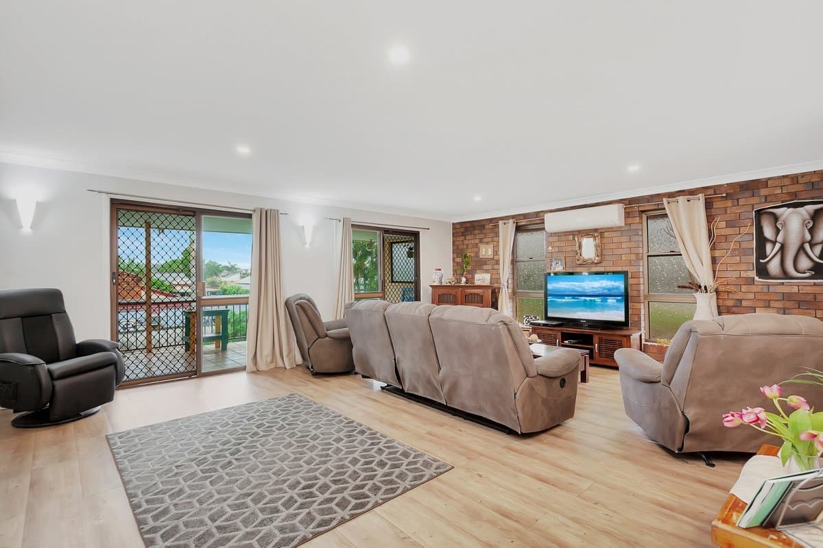 17 Honeyeater Drive, BURLEIGH WATERS QLD 4220, Burleigh Waters - Thumbnail 5