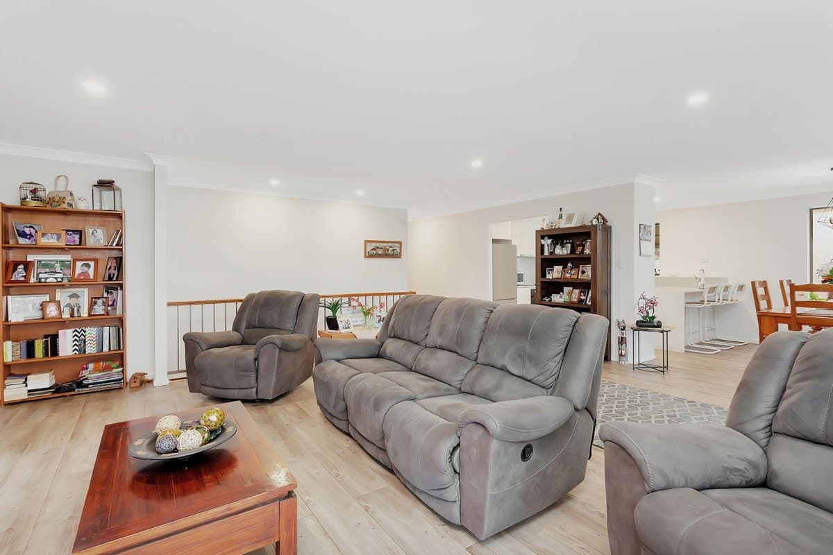 17 Honeyeater Drive, BURLEIGH WATERS QLD 4220, Burleigh Waters - Thumbnail 7