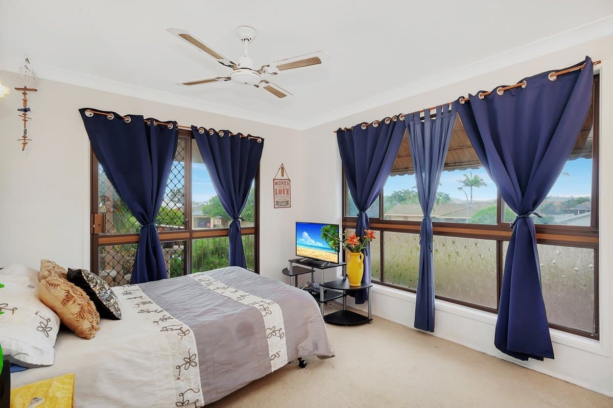 17 Honeyeater Drive, BURLEIGH WATERS QLD 4220, Burleigh Waters - Thumbnail 8