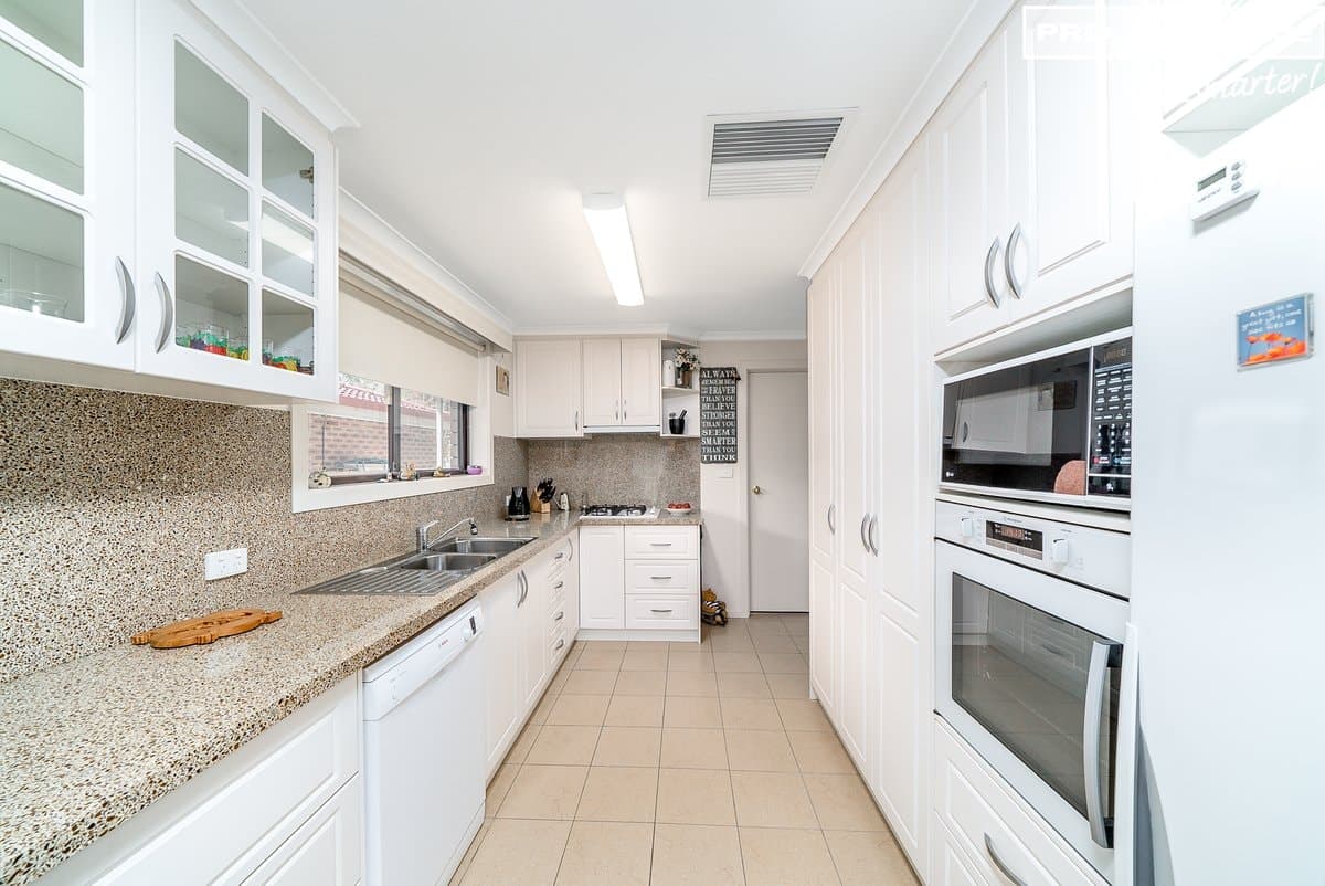49 Undurra Drive, GLENFIELD PARK NSW 2650, Glenfield Park - Thumbnail 3