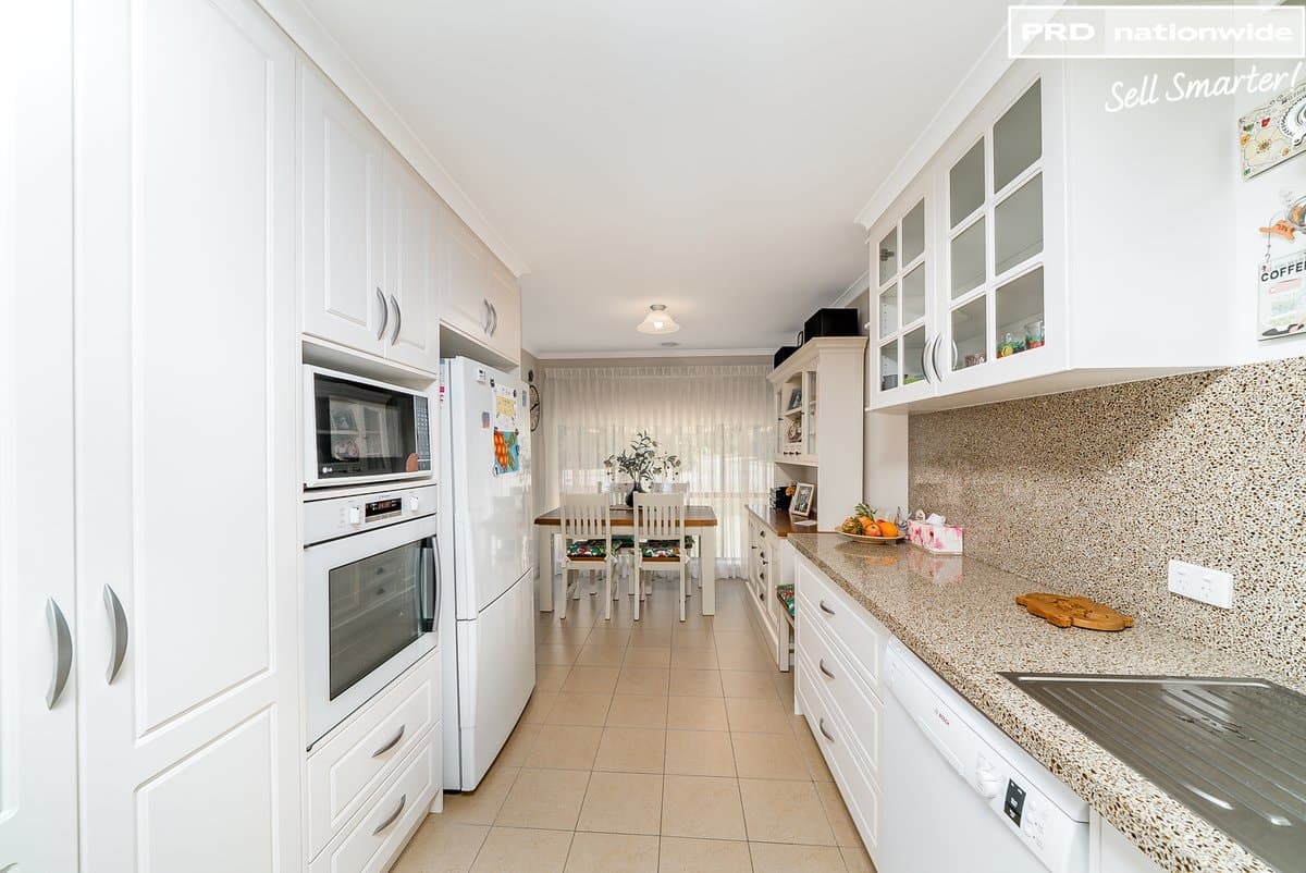 49 Undurra Drive, GLENFIELD PARK NSW 2650, Glenfield Park - Thumbnail 5