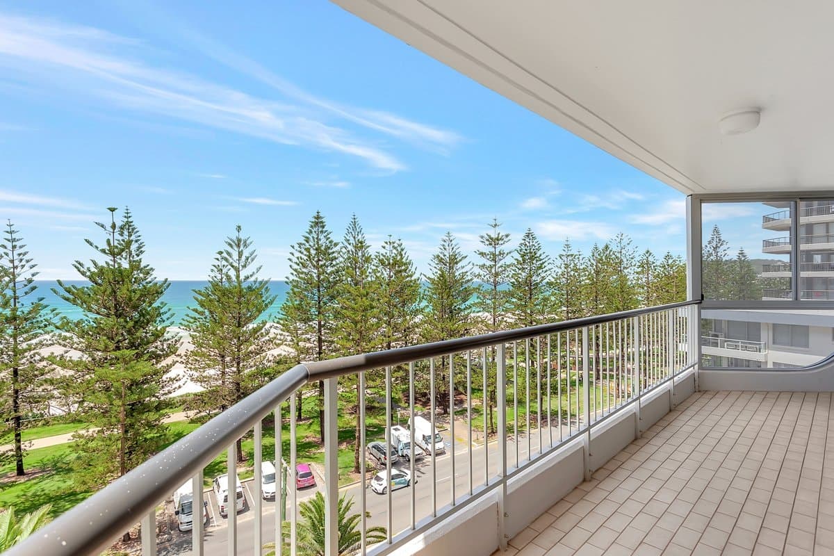 18/170 The Esplanade, BURLEIGH HEADS QLD 4220, Burleigh Heads Property Image - Thumbnail 2