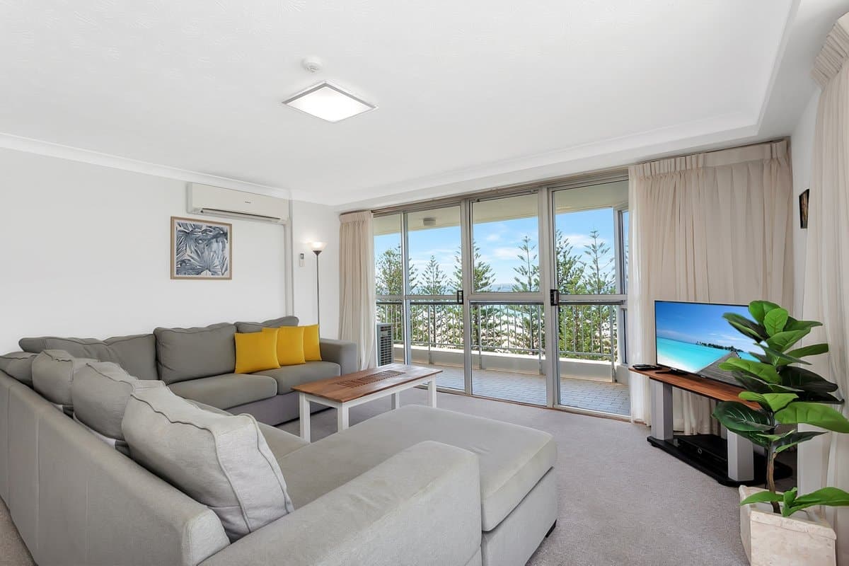18/170 The Esplanade, BURLEIGH HEADS QLD 4220, Burleigh Heads Property Image - Thumbnail 3