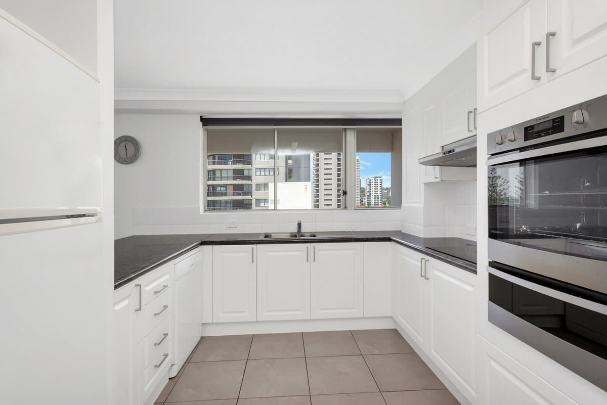 18/170 The Esplanade, BURLEIGH HEADS QLD 4220, Burleigh Heads Property Image - Thumbnail 8