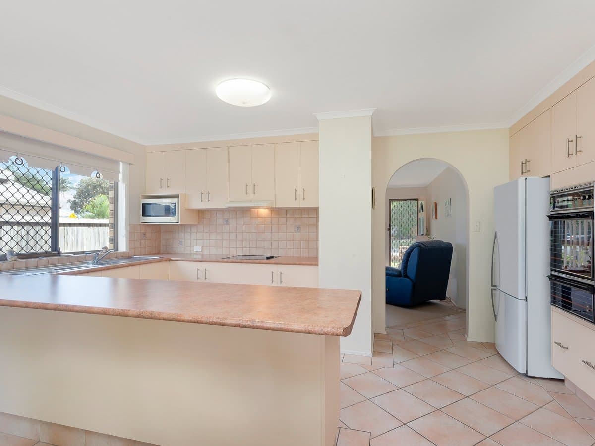 2/102 Christine Avenue, BURLEIGH WATERS QLD 4220, Burleigh Waters - Thumbnail 2