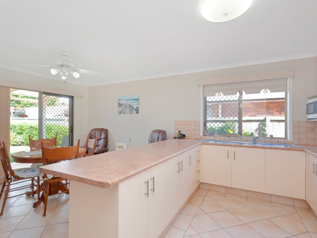 2/102 Christine Avenue, BURLEIGH WATERS QLD 4220, Burleigh Waters - Thumbnail 3